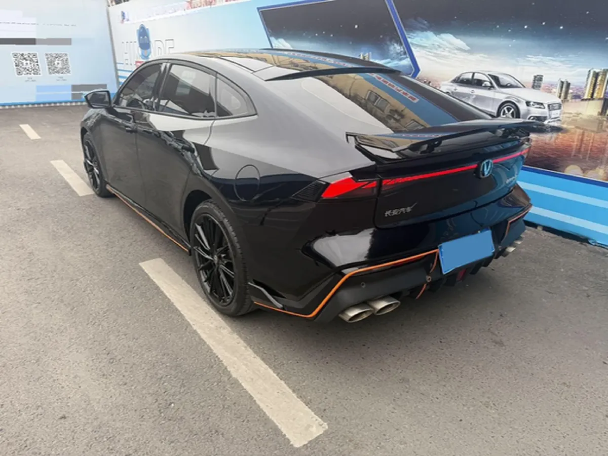 2023 ChangAn UNI-V 1.5T 188HP L4 7DCT,autocango,china used car exporter,china ev exporter,chinese used car exporter,chinese used ev exporter