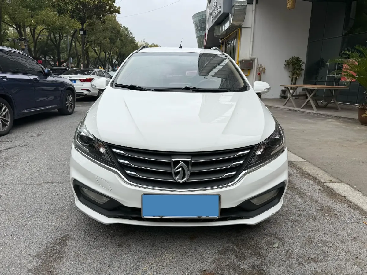 2017 BaoJun 310W 1.5L 112HP L4 6MT,autocango,china used car exporter,china ev exporter,chinese used car exporter,chinese used ev exporter