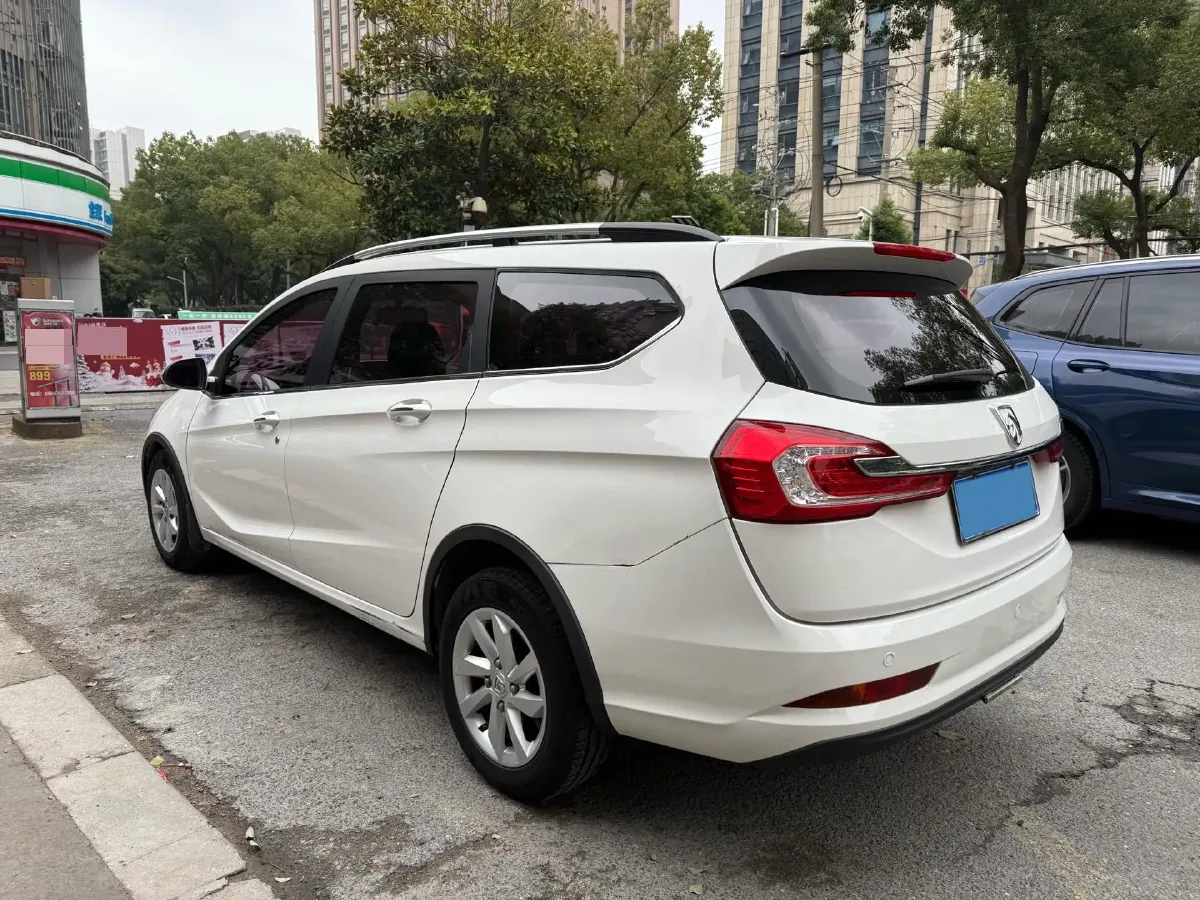 2017 BaoJun 310W 1.5L 112HP L4 6MT,autocango,china used car exporter,china ev exporter,chinese used car exporter,chinese used ev exporter