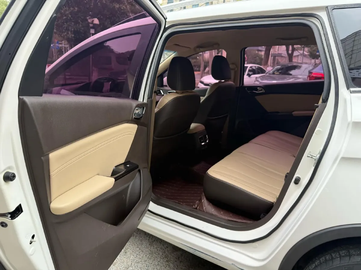 2017 BaoJun 310W 1.5L 112HP L4 6MT,autocango,china used car exporter,china ev exporter,chinese used car exporter,chinese used ev exporter