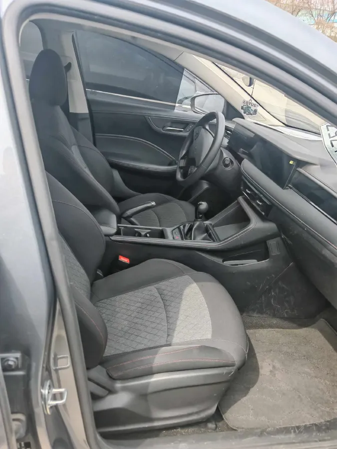 2023 Roewe i5 1.5L 129HP L4 5MT,autocango,china used car exporter,china ev exporter,chinese used car exporter,chinese used ev exporter