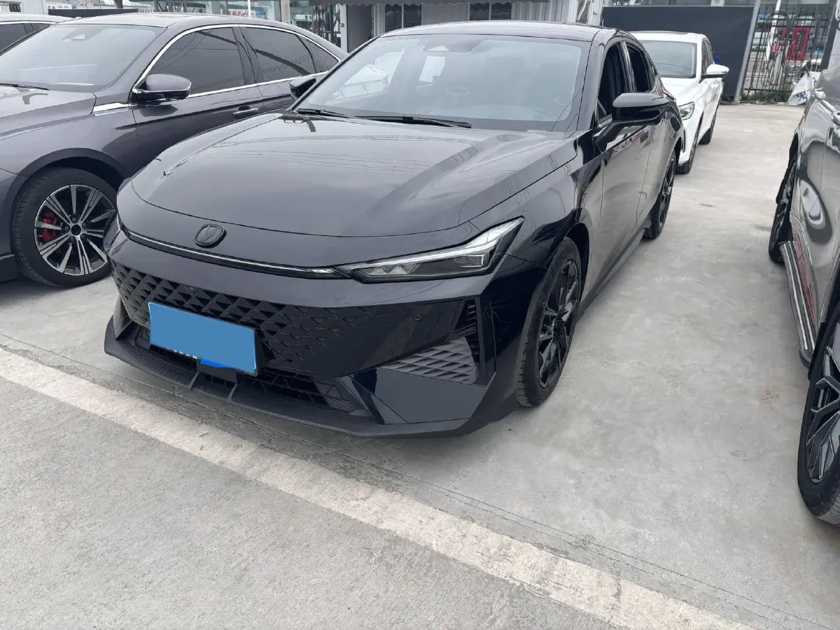 2024 ChangAn UNI-V 1.5T 188HP L4 7DCT,autocango,china used car exporter,china ev exporter,chinese used car exporter,chinese used ev exporter