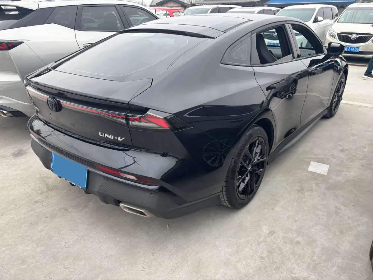 2024 ChangAn UNI-V 1.5T 188HP L4 7DCT,autocango,china used car exporter,china ev exporter,chinese used car exporter,chinese used ev exporter