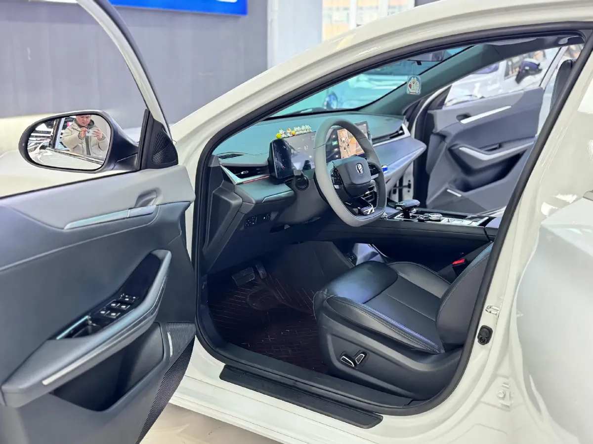 2023 ChangAn Raeton Plus 1.5T 188HP L4 7DCT,autocango,china used car exporter,china ev exporter,chinese used car exporter,chinese used ev exporter