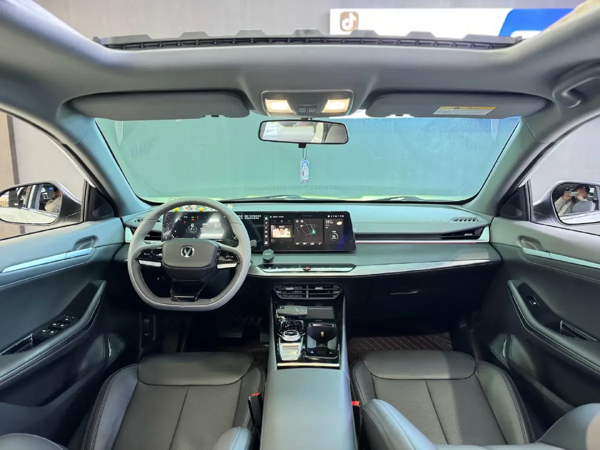 2023 ChangAn Raeton Plus 1.5T 188HP L4 7DCT,autocango,china used car exporter,china ev exporter,chinese used car exporter,chinese used ev exporter