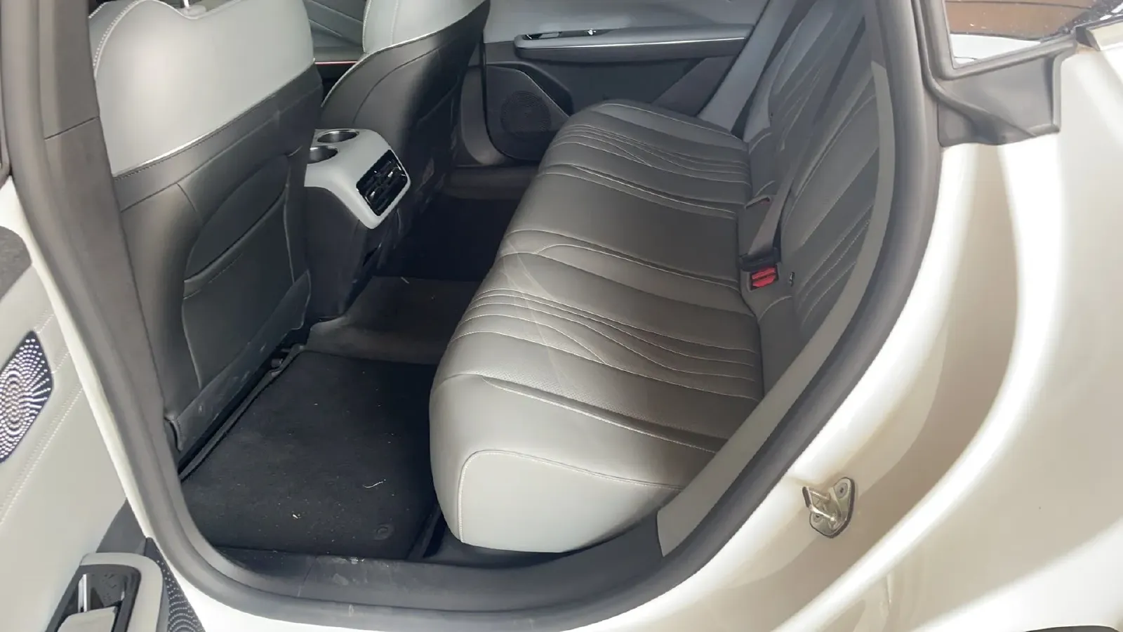 2024 Geely Galaxy E8 BEV 76KWH,autocango,china used car exporter,china ev exporter,chinese used car exporter,chinese used ev exporter