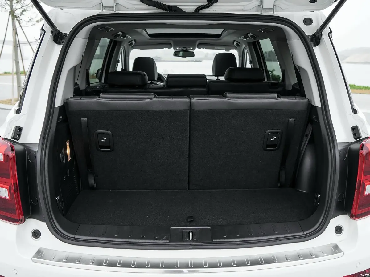 2017 GAC Trumpchi GS8 2.0T 201HP L4 6AT,autocango,china used car exporter,china ev exporter,chinese used car exporter,chinese used ev exporter