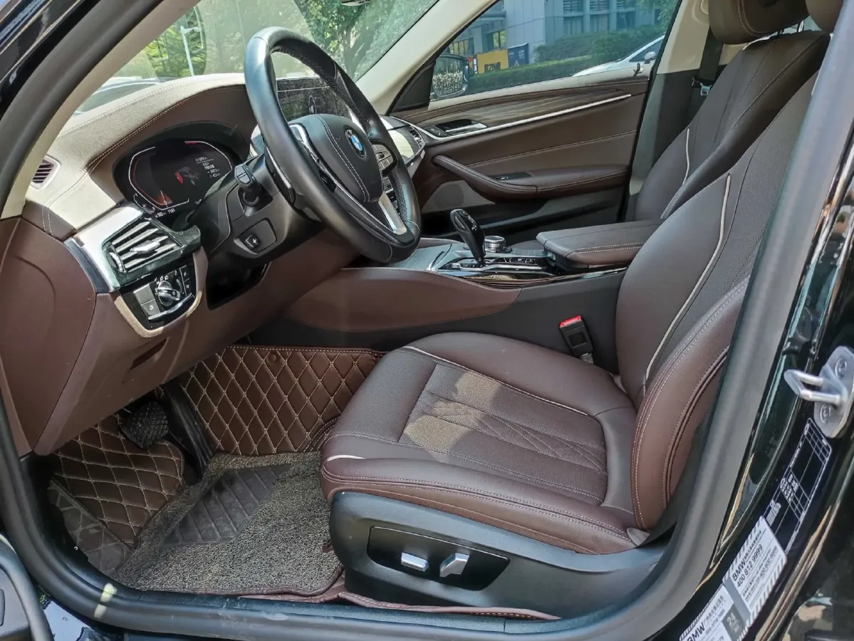 2021 BMW 5 Series 2.0T 252HP L4 8AT,autocango,china used car exporter,china ev exporter,chinese used car exporter,chinese used ev exporter