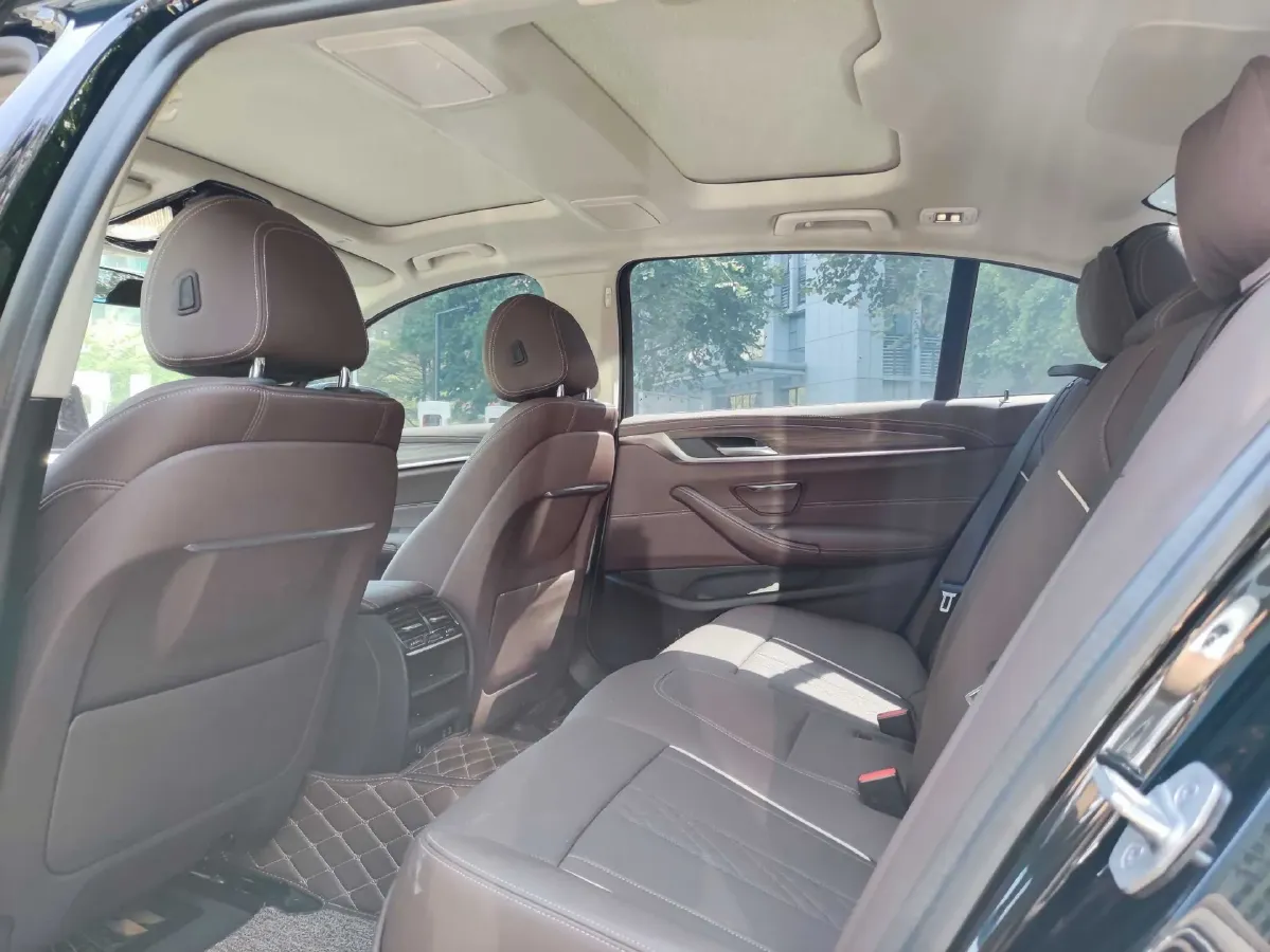 2021 BMW 5 Series 2.0T 252HP L4 8AT,autocango,china used car exporter,china ev exporter,chinese used car exporter,chinese used ev exporter