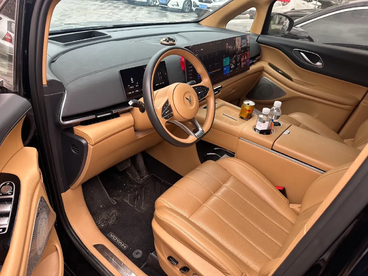 2025 Voyah Dream 1.5T 150HP L4 PHEV 41.7KWH,autocango,china used car exporter,china ev exporter,chinese used car exporter,chinese used ev exporter