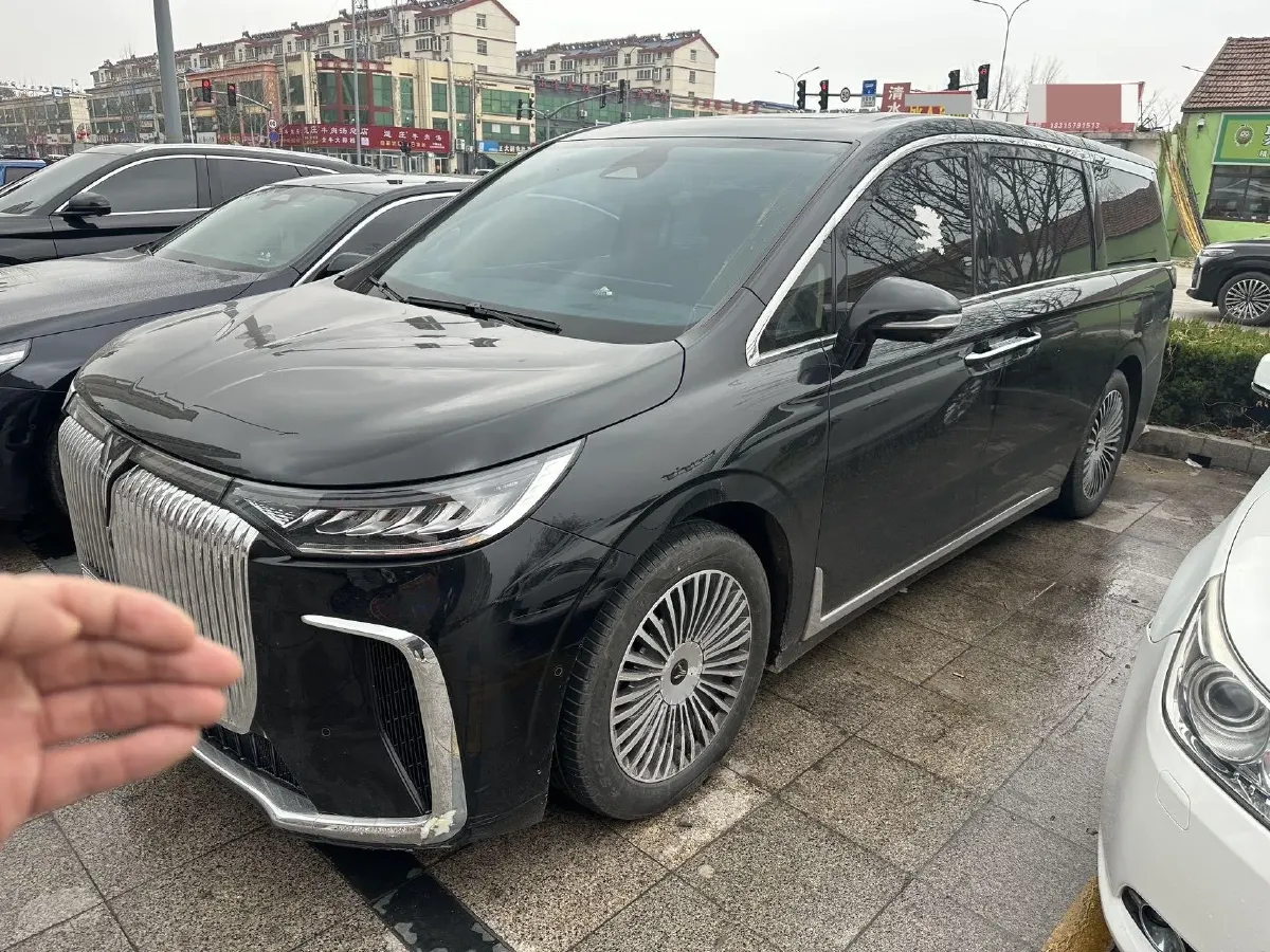 2025 Voyah Dream 1.5T 150HP L4 PHEV 41.7KWH,autocango,china used car exporter,china ev exporter,chinese used car exporter,chinese used ev exporter