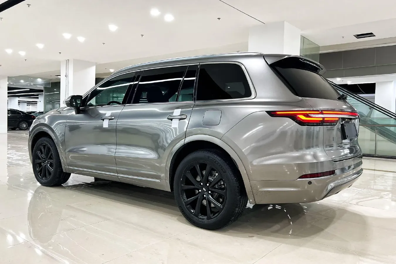 2020 Li ONE Range Extended 131HP REEV 40.5KWH,autocango,china used car exporter,china ev exporter,chinese used car exporter,chinese used ev exporter