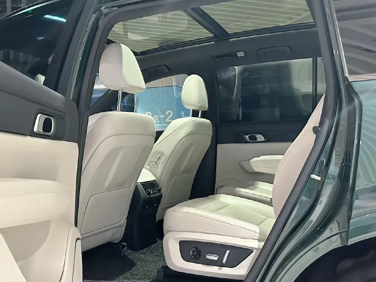 2021 Li ONE Range Extended 131HP REEV 40.5KWH,autocango,china used car exporter,china ev exporter,chinese used car exporter,chinese used ev exporter