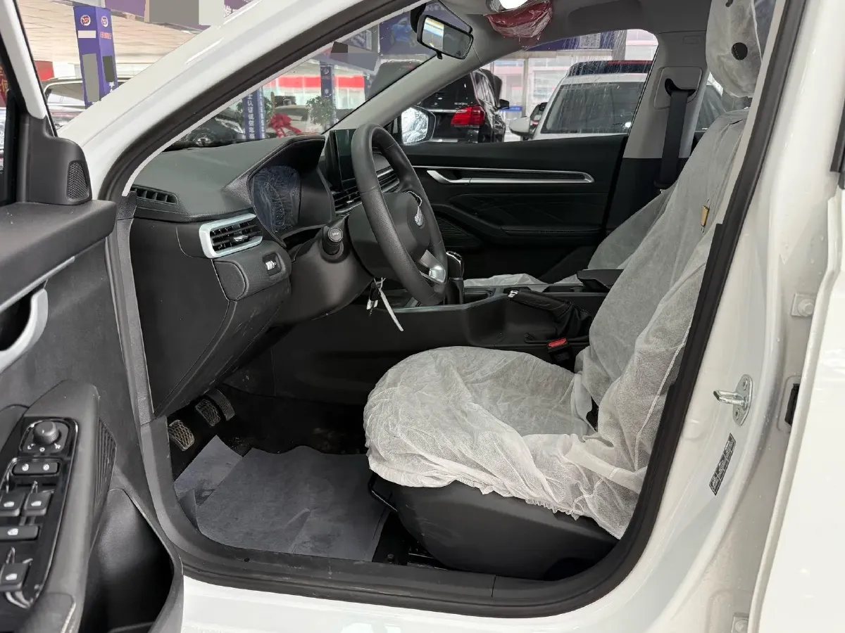 2025 Geely Emgrand 1.5L 127HP L4 5MT,autocango,china used car exporter,china ev exporter,chinese used car exporter,chinese used ev exporter