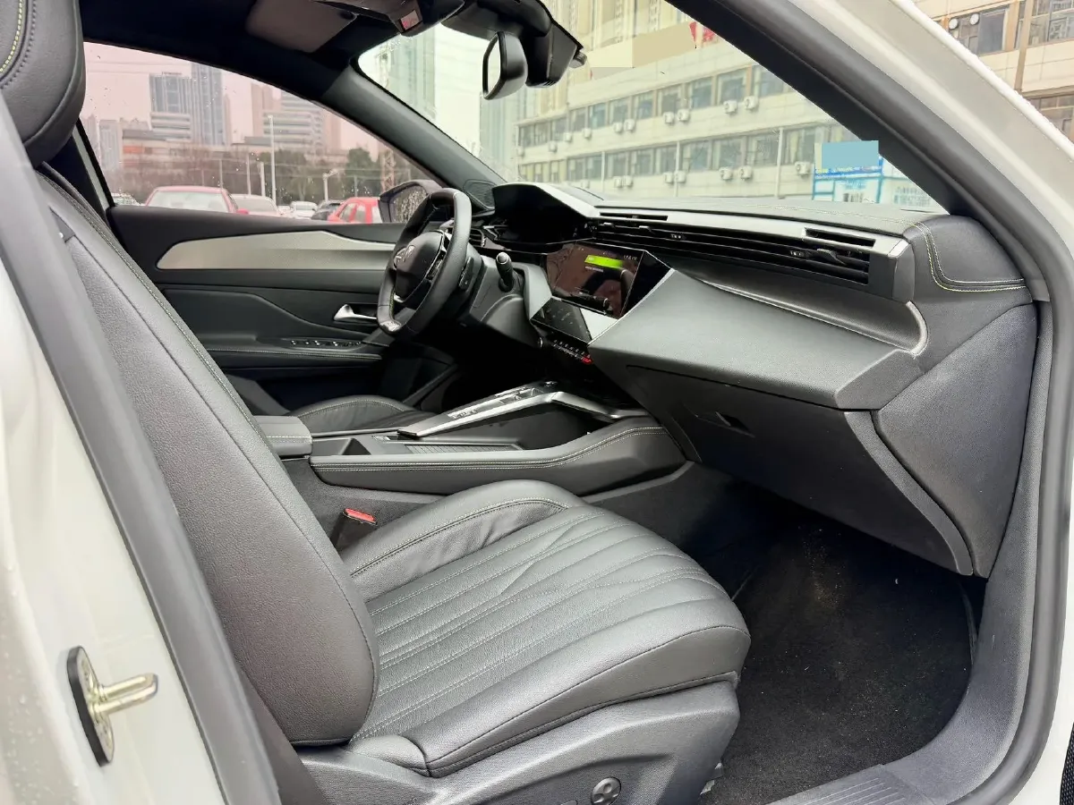 2025 Peugeot 408X 1.6T 175HP L4 8AT,autocango,china used car exporter,china ev exporter,chinese used car exporter,chinese used ev exporter