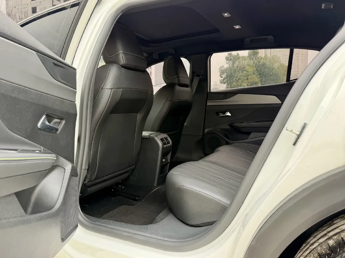 2025 Peugeot 408X 1.6T 175HP L4 8AT,autocango,china used car exporter,china ev exporter,chinese used car exporter,chinese used ev exporter