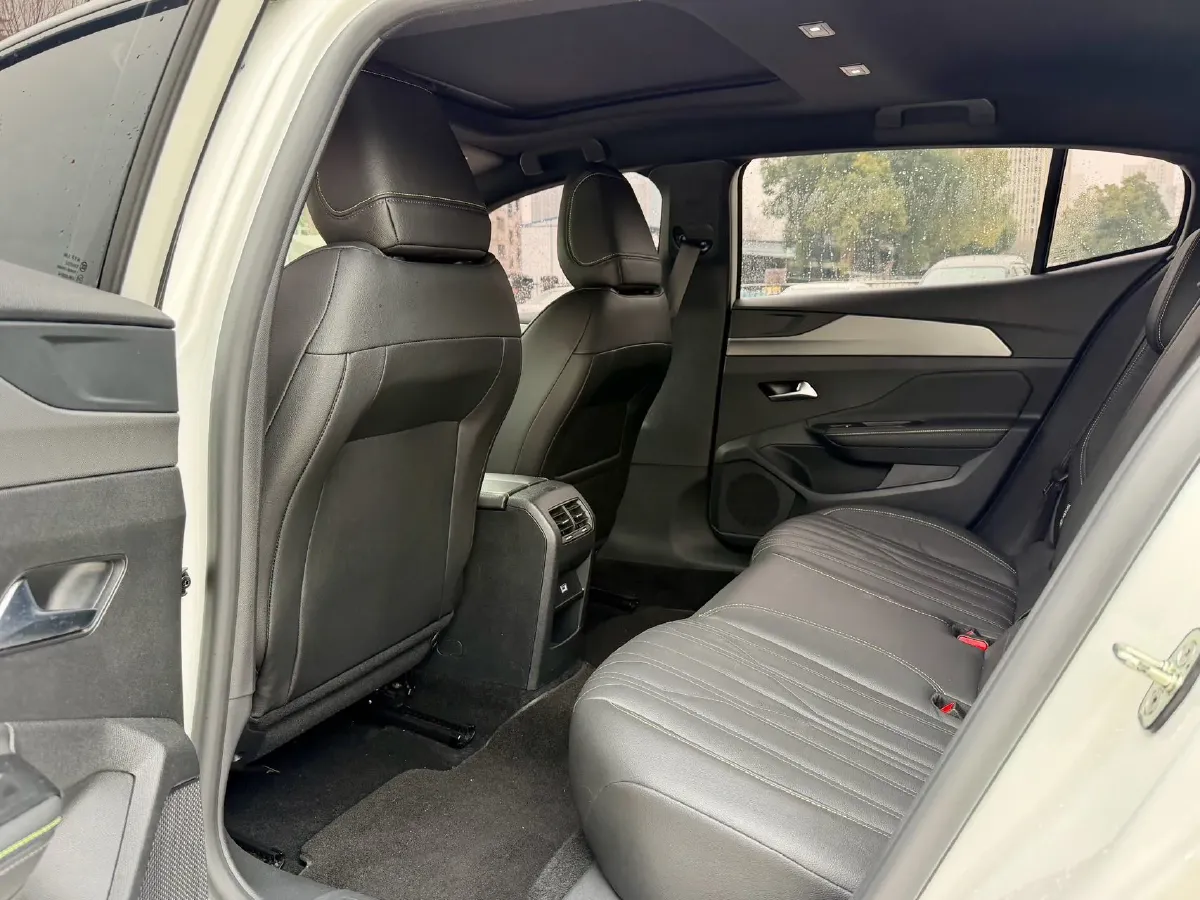 2025 Peugeot 408X 1.6T 175HP L4 8AT,autocango,china used car exporter,china ev exporter,chinese used car exporter,chinese used ev exporter