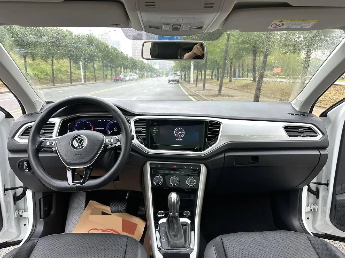2021 Volkswagen T-Roc 1.4T 150HP L4 7DCT,autocango,china used car exporter,china ev exporter,chinese used car exporter,chinese used ev exporter