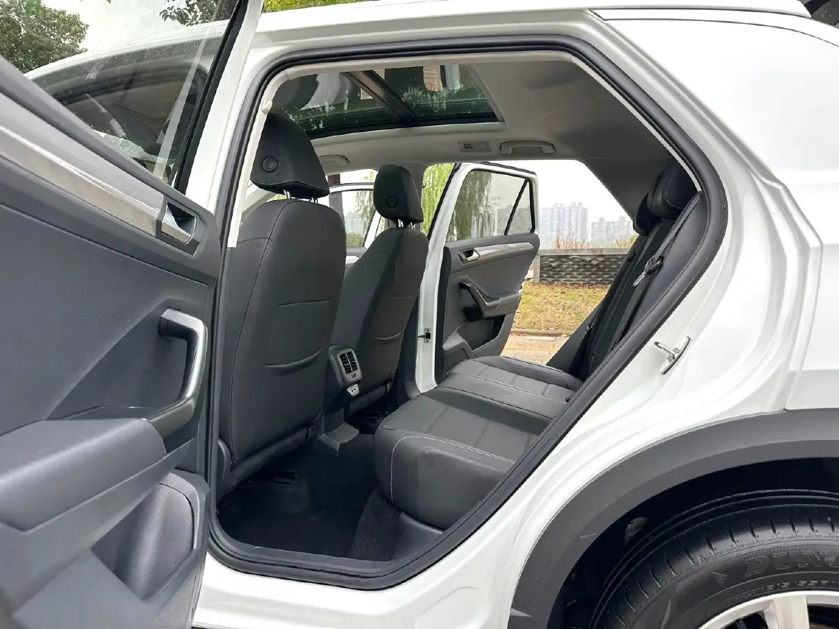 2021 Volkswagen T-Roc 1.4T 150HP L4 7DCT,autocango,china used car exporter,china ev exporter,chinese used car exporter,chinese used ev exporter