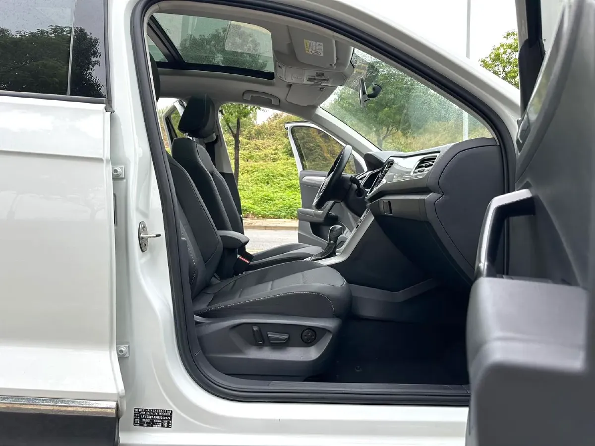 2021 Volkswagen T-Roc 1.4T 150HP L4 7DCT,autocango,china used car exporter,china ev exporter,chinese used car exporter,chinese used ev exporter