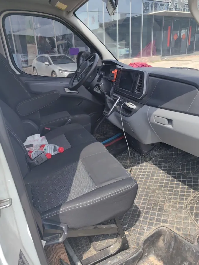 2021 MAXUS XinTu V80 2.0T 139HP L4 6MT,autocango,china used car exporter,china ev exporter,chinese used car exporter,chinese used ev exporter