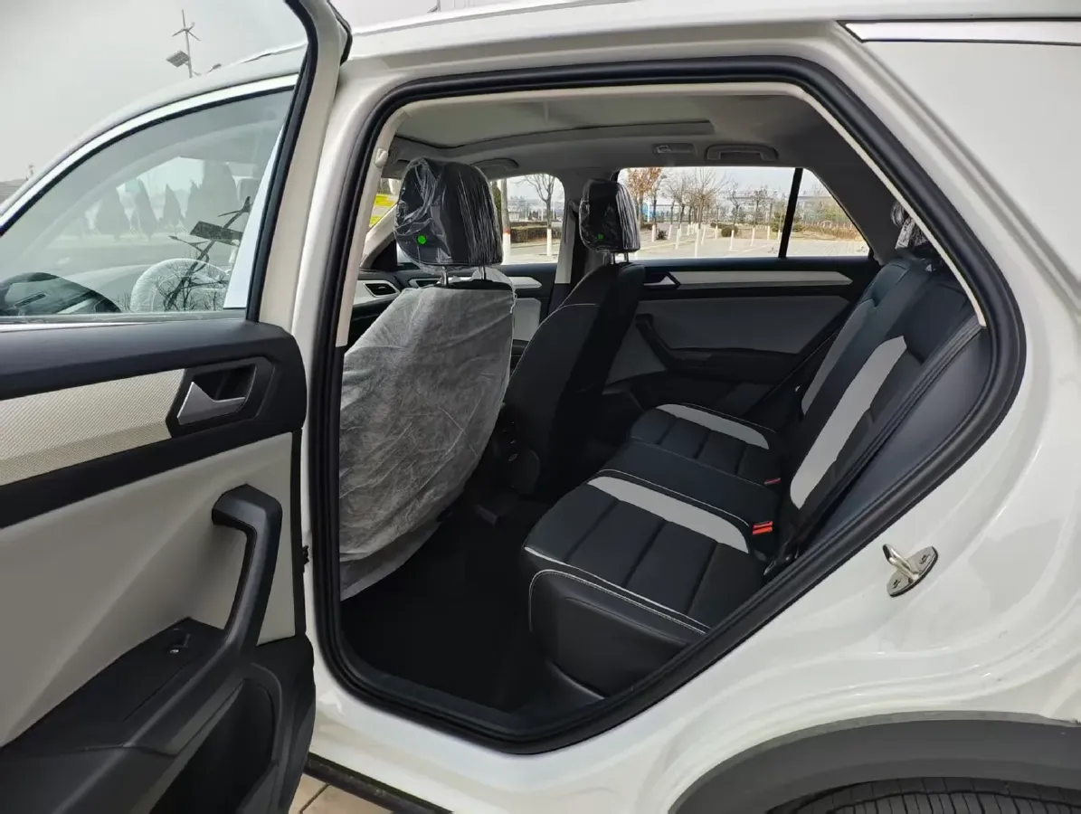 2026 Volkswagen T-Roc 1.4T 150HP L4 7DCT,autocango,china used car exporter,china ev exporter,chinese used car exporter,chinese used ev exporter