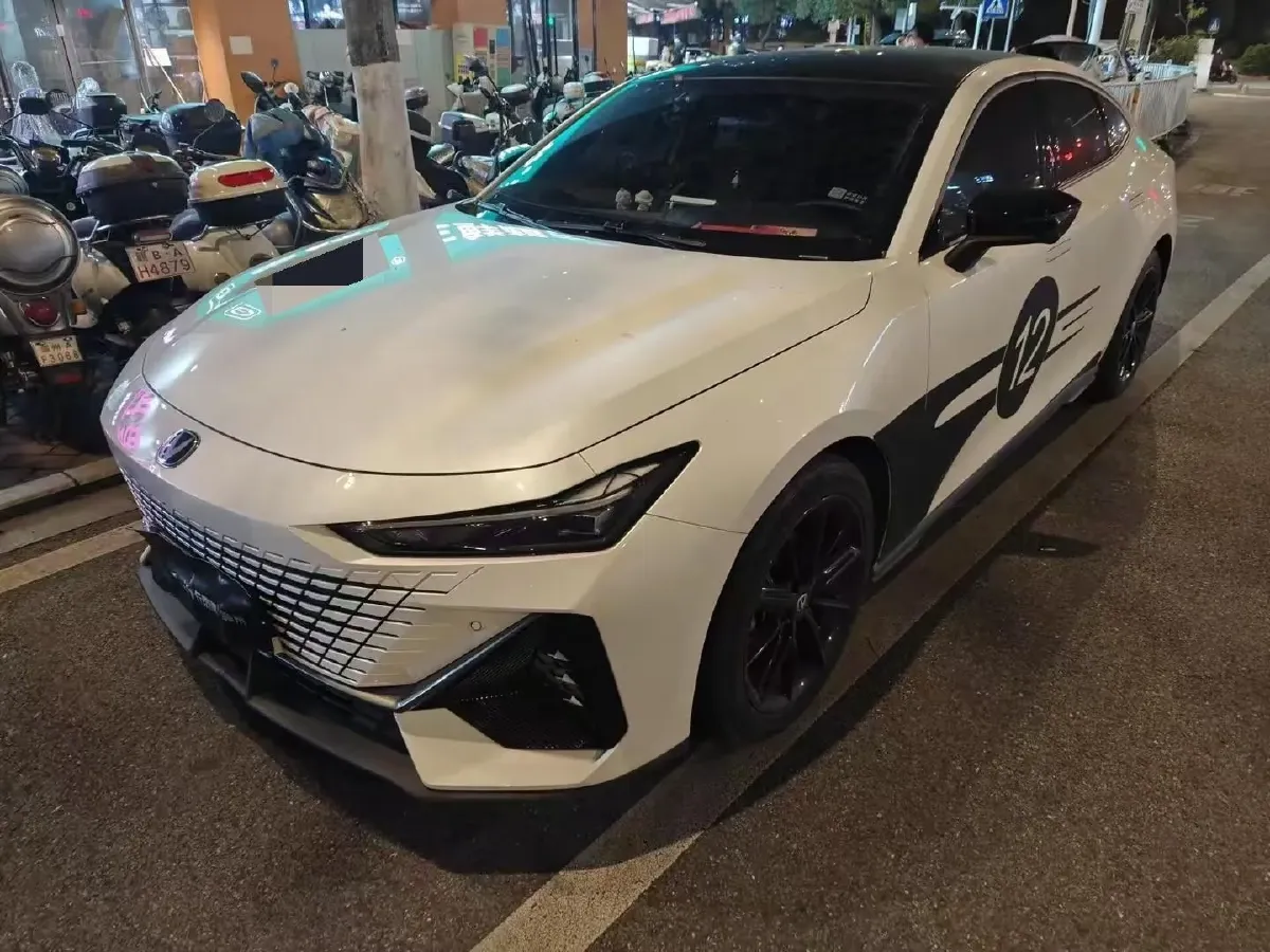 2022 ChangAn UNI-V 1.5T 188HP L4 7DCT,autocango,china used car exporter,china ev exporter,chinese used car exporter,chinese used ev exporter