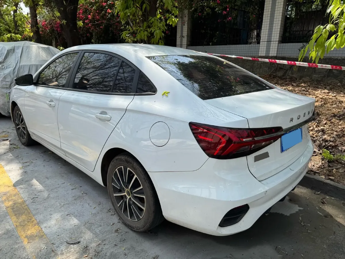 2021 Roewe i5 1.5L 120HP L4 CVT,autocango,china used car exporter,china ev exporter,chinese used car exporter,chinese used ev exporter