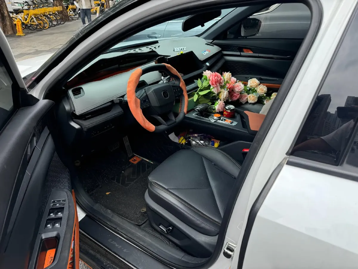 2022 ChangAn UNI-V 1.5T 188HP L4 7DCT,autocango,china used car exporter,china ev exporter,chinese used car exporter,chinese used ev exporter