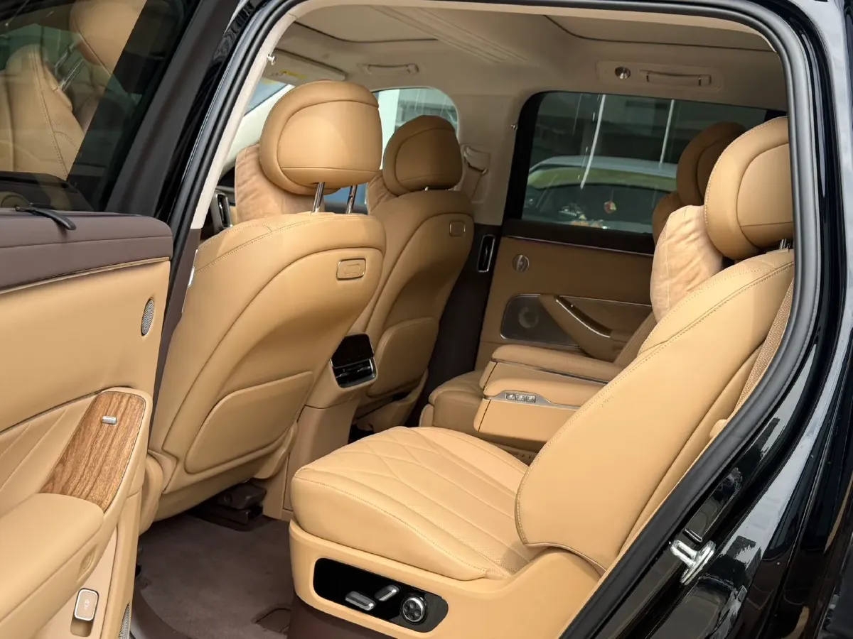 2025 AITO AITO M8 REEV 160HP REEV 53.4KWH,autocango,china used car exporter,china ev exporter,chinese used car exporter,chinese used ev exporter