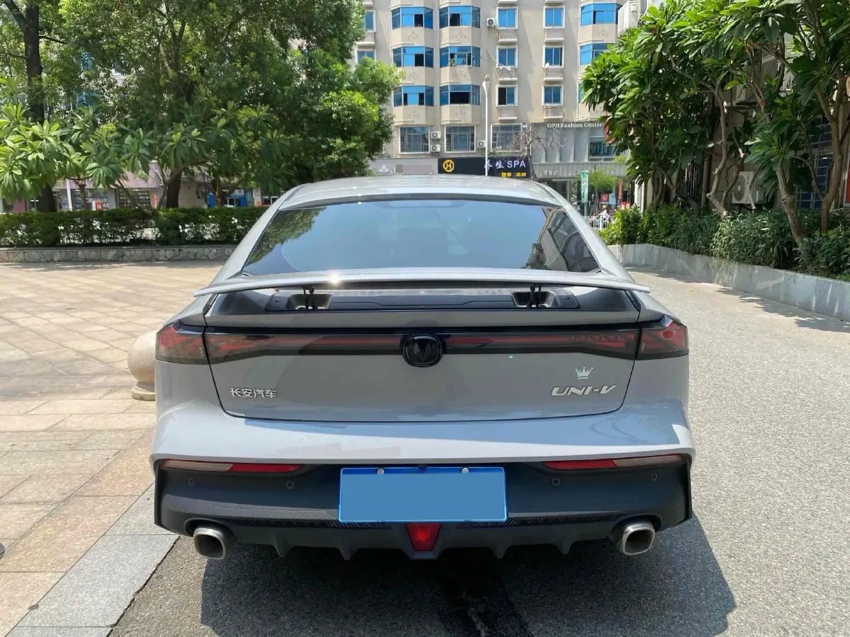 2022 ChangAn UNI-V 1.5T 188HP L4 7DCT,autocango,china used car exporter,china ev exporter,chinese used car exporter,chinese used ev exporter