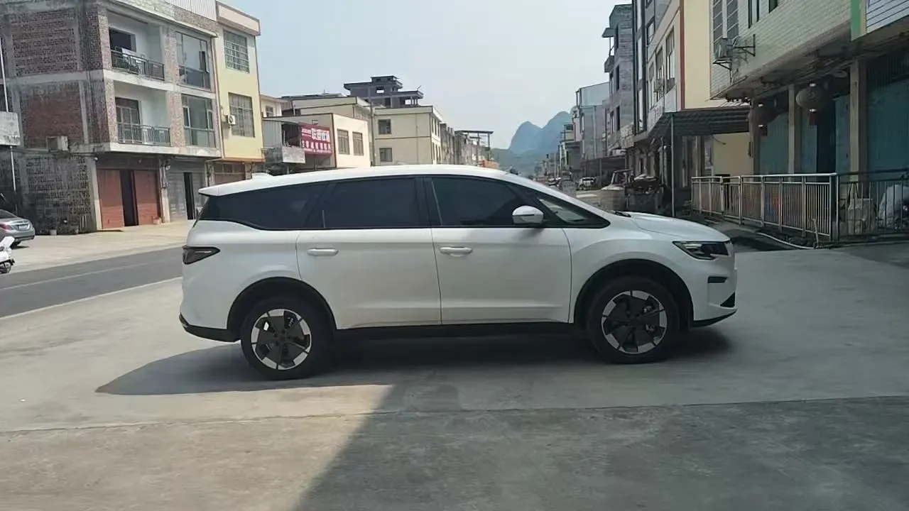 2025 Livan 8 BEV 68.03KWH,autocango,china used car exporter,china ev exporter,chinese used car exporter,chinese used ev exporter