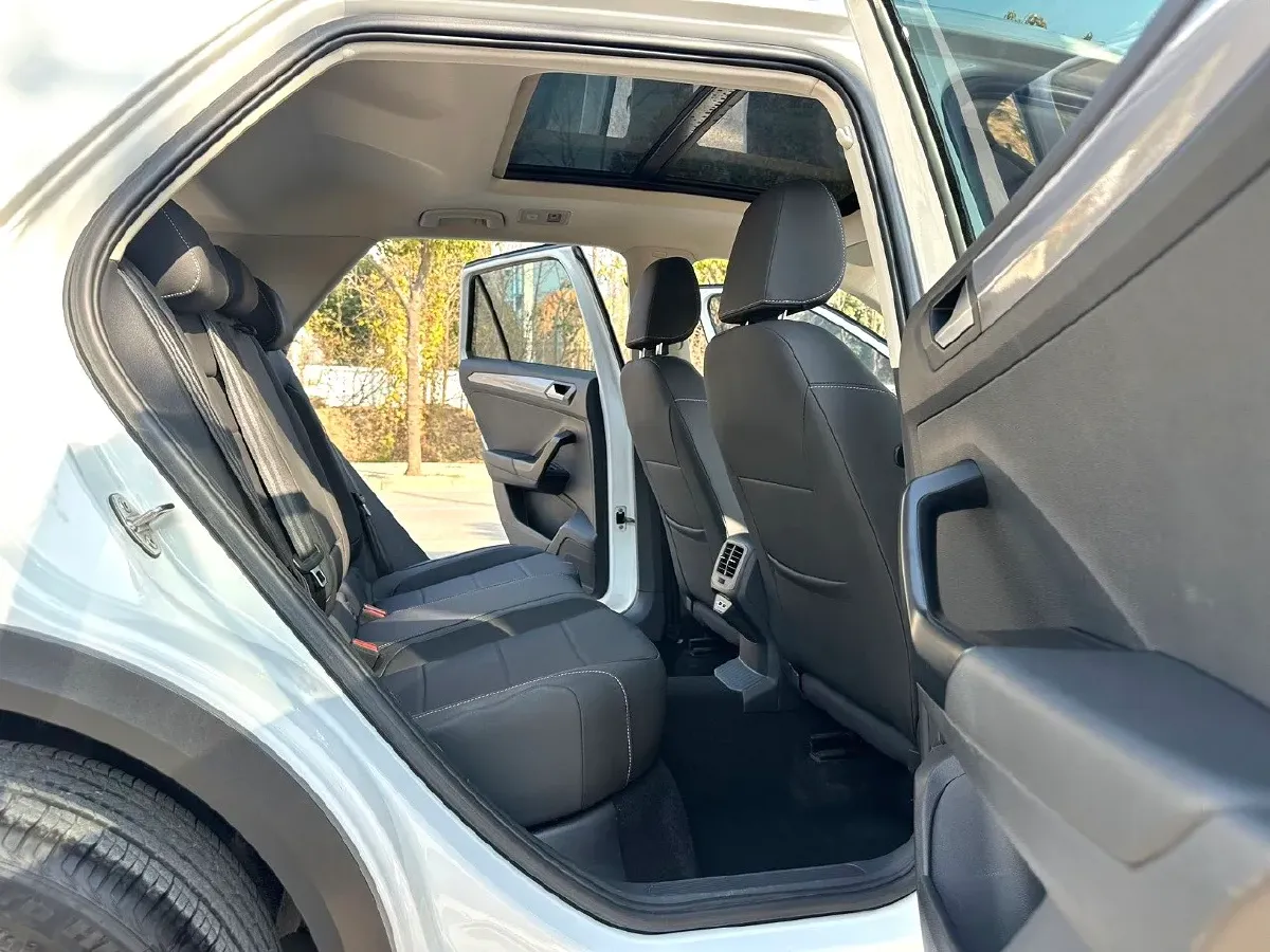 2021 Volkswagen T-Roc 1.4T 150HP L4 7DCT,autocango,china used car exporter,china ev exporter,chinese used car exporter,chinese used ev exporter