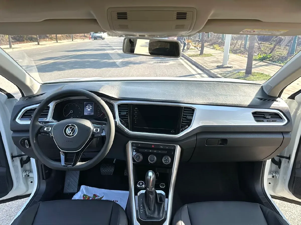 2021 Volkswagen T-Roc 1.4T 150HP L4 7DCT,autocango,china used car exporter,china ev exporter,chinese used car exporter,chinese used ev exporter