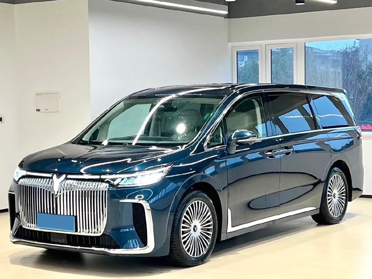 2025 Voyah Dream 1.5T 150HP L4 PHEV 41.7KWH,autocango,china used car exporter,china ev exporter,chinese used car exporter,chinese used ev exporter