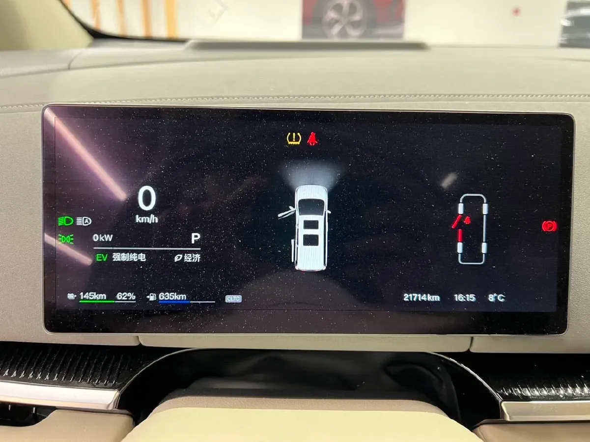 2025 Voyah Dream 1.5T 150HP L4 PHEV 41.7KWH,autocango,china used car exporter,china ev exporter,chinese used car exporter,chinese used ev exporter