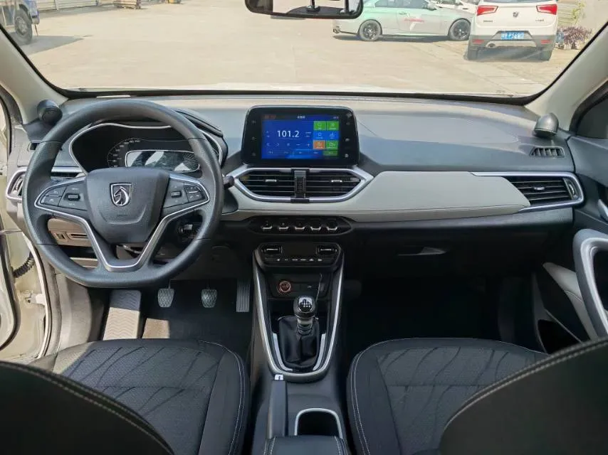 2019 BaoJun 730 1.5L 105HP L4 6MT,autocango,china used car exporter,china ev exporter,chinese used car exporter,chinese used ev exporter