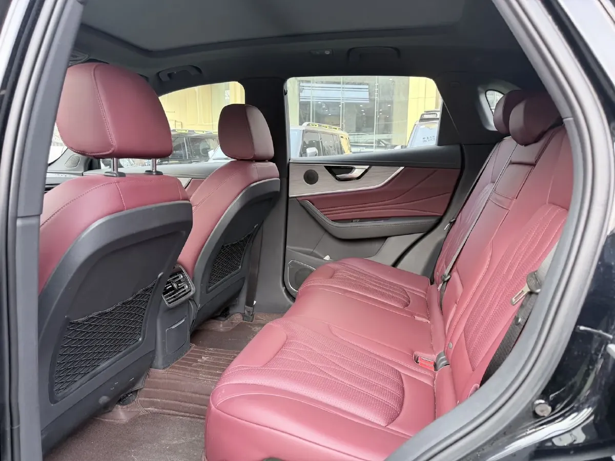 2025 HongQi HS5 2.0T 252HP L4 8AT,autocango,china used car exporter,china ev exporter,chinese used car exporter,chinese used ev exporter