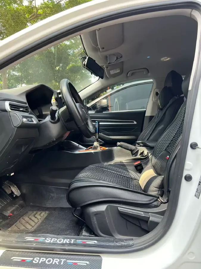 2022 Geely Emgrand 1.5L 114HP L4 5MT,autocango,china used car exporter,china ev exporter,chinese used car exporter,chinese used ev exporter