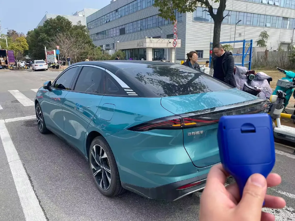 2023 Geely Galaxy L6 1.5T 163HP L4 3DHT PHEV,autocango,china used car exporter,china ev exporter,chinese used car exporter,chinese used ev exporter