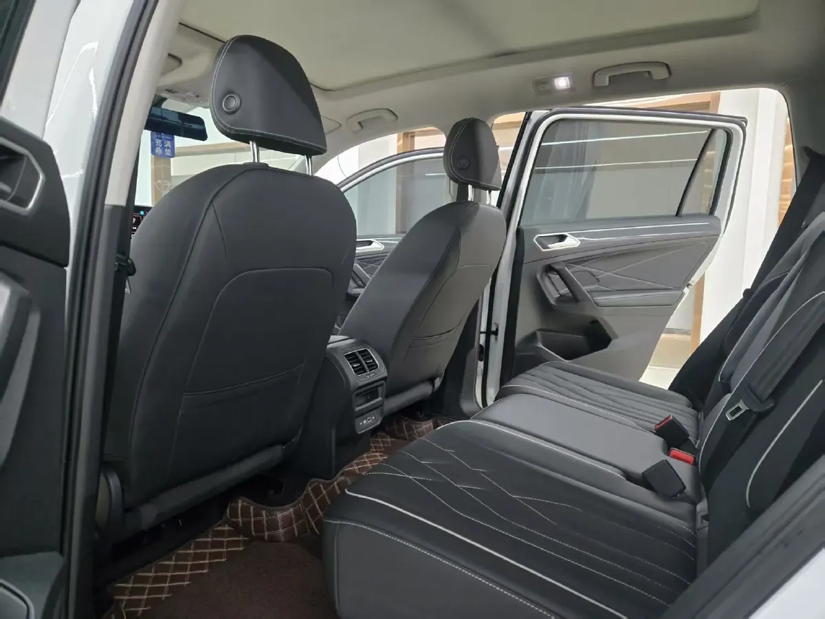 2024 Volkswagen Tiguan L 2.0T 186HP L4 7DCT,autocango,china used car exporter,china ev exporter,chinese used car exporter,chinese used ev exporter