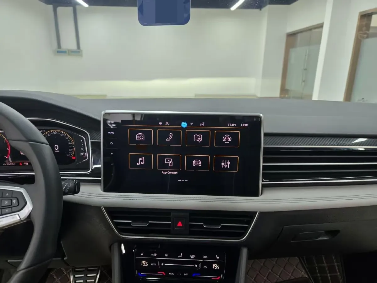 2024 Volkswagen Tiguan L 2.0T 186HP L4 7DCT,autocango,china used car exporter,china ev exporter,chinese used car exporter,chinese used ev exporter