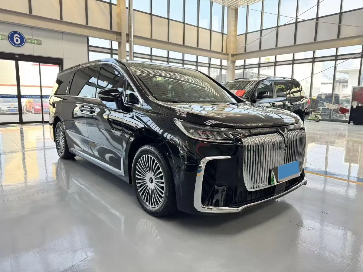 2025 Voyah Dream 1.5T 150HP L4 PHEV 41.7KWH,autocango,china used car exporter,china ev exporter,chinese used car exporter,chinese used ev exporter