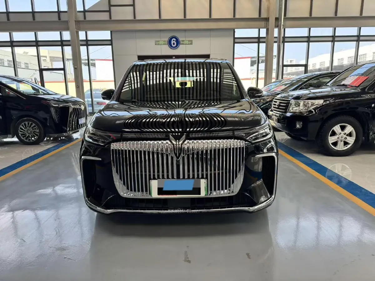 2025 Voyah Dream 1.5T 150HP L4 PHEV 41.7KWH,autocango,china used car exporter,china ev exporter,chinese used car exporter,chinese used ev exporter