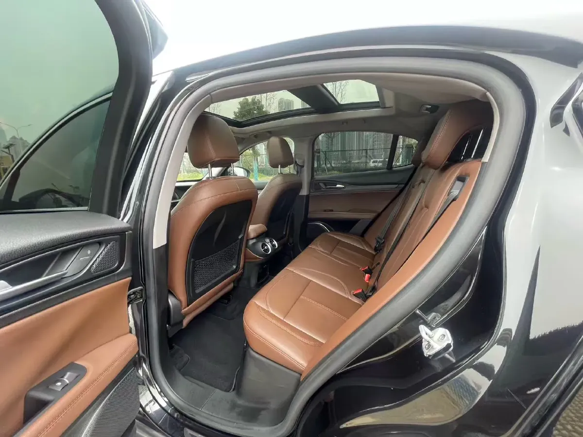 2017 Jaguar XE 2.0T 240HP L4 8AT,autocango,china used car exporter,china ev exporter,chinese used car exporter,chinese used ev exporter