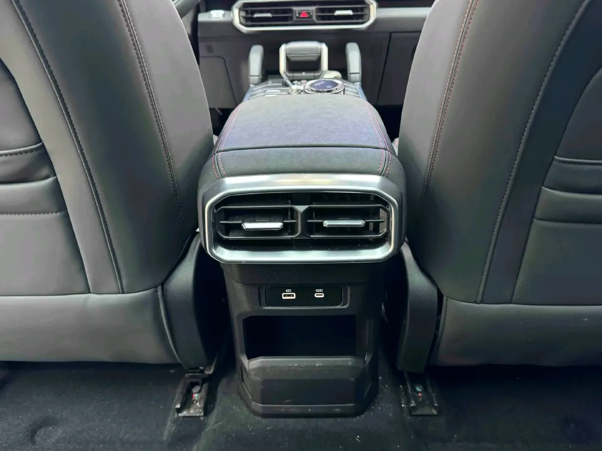 2023 Jetour Traveller 2.0T 254HP L4 7DCT,autocango,china used car exporter,china ev exporter,chinese used car exporter,chinese used ev exporter