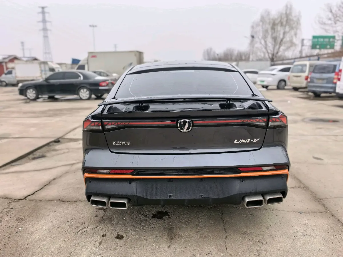 2024 ChangAn UNI-V 1.5T 188HP L4 7DCT,autocango,china used car exporter,china ev exporter,chinese used car exporter,chinese used ev exporter