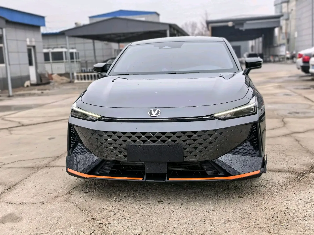 2024 ChangAn UNI-V 1.5T 188HP L4 7DCT,autocango,china used car exporter,china ev exporter,chinese used car exporter,chinese used ev exporter