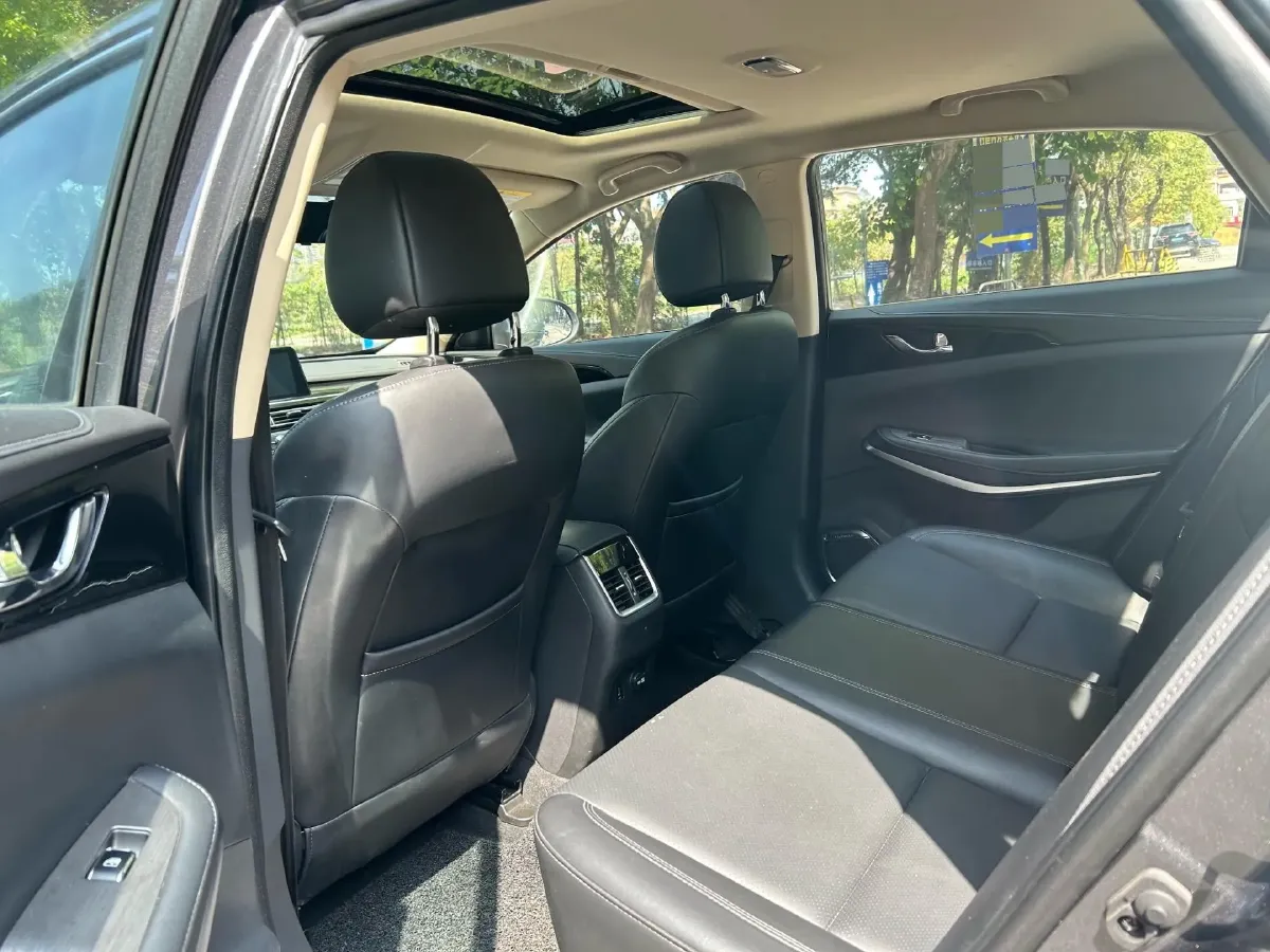 2021 ChangAn Raeton CC 1.5T 180HP L4 7DCT,autocango,china used car exporter,china ev exporter,chinese used car exporter,chinese used ev exporter