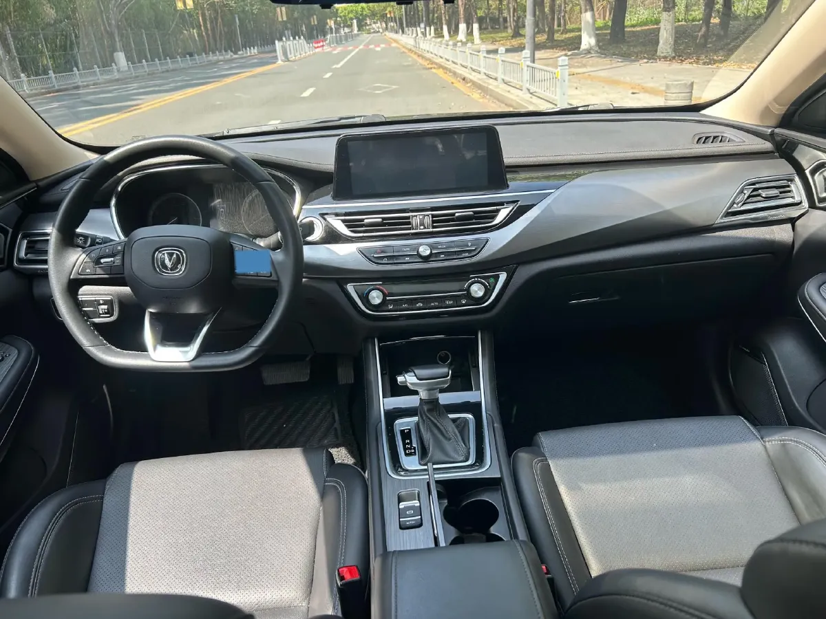 2021 ChangAn Raeton CC 1.5T 180HP L4 7DCT,autocango,china used car exporter,china ev exporter,chinese used car exporter,chinese used ev exporter